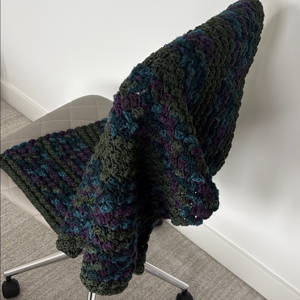 HANDKNIT vintage Cozy Knit lap Blanket loose knit baby blanket green blue small - Picture 3 of 11